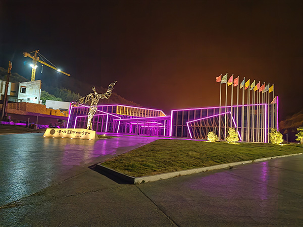 城市亮化是现代城市建设的重要组成部分，它不仅可以美化城市的夜景，还能提升城市的整体形象。随着科技的不断进步，城市亮化也得到了更多的关注和创新。本文将介绍一些关于城市亮化的创意和技术，帮助读者了解博湖城市亮化的重要性以及如何进行博湖城市亮化的规划和实施。