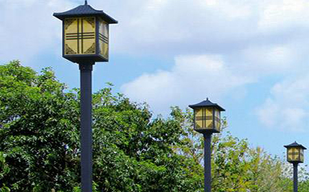 太阳能博湖庭院灯怎么选亮度与续航更耐用